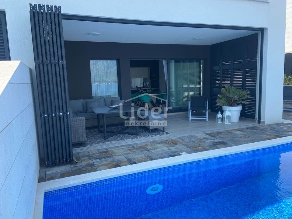 Appartamento di lusso con piscina a soli 100 m dal mare