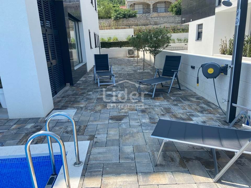 Appartamento di lusso con piscina a soli 100 m dal mare