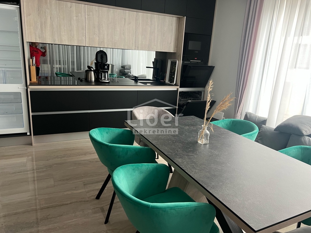 Appartamento di lusso con piscina a soli 100 m dal mare