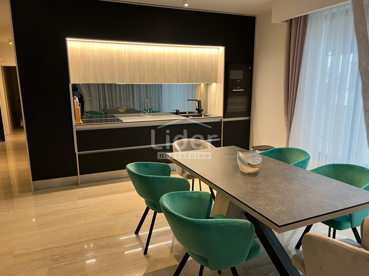 Appartamento di lusso con piscina a soli 100 m dal mare