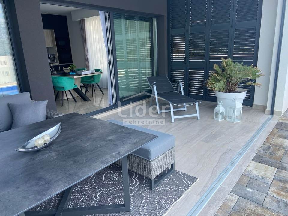 Appartamento di lusso con piscina a soli 100 m dal mare