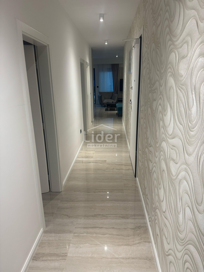 Appartamento di lusso con piscina a soli 100 m dal mare