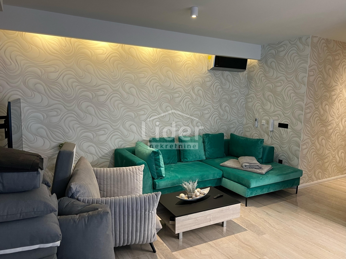 Appartamento di lusso con piscina a soli 100 m dal mare