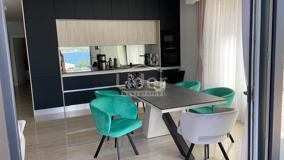 Appartamento di lusso con piscina a soli 100 m dal mare