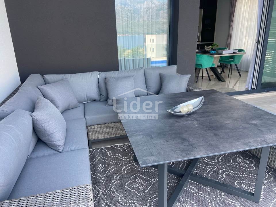 Appartamento di lusso con piscina a soli 100 m dal mare