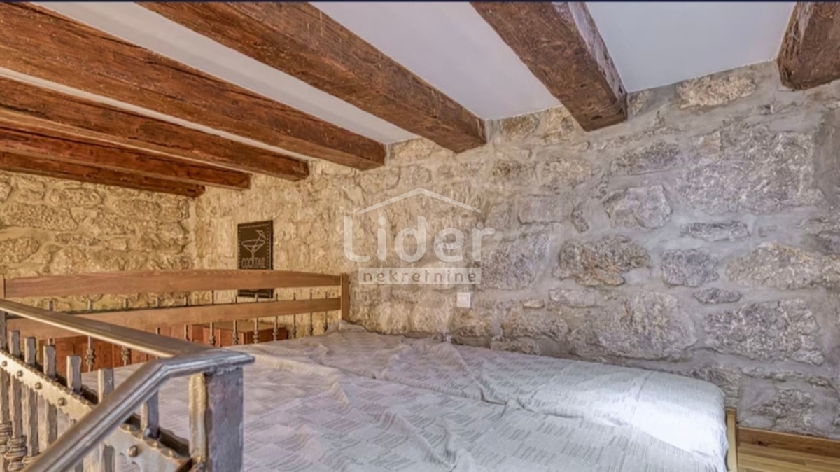 JUŠIĆI Due appartamenti con ingressi separati e terrazza