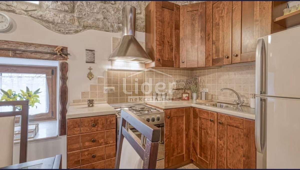 JUŠIĆI Due appartamenti con ingressi separati e terrazza