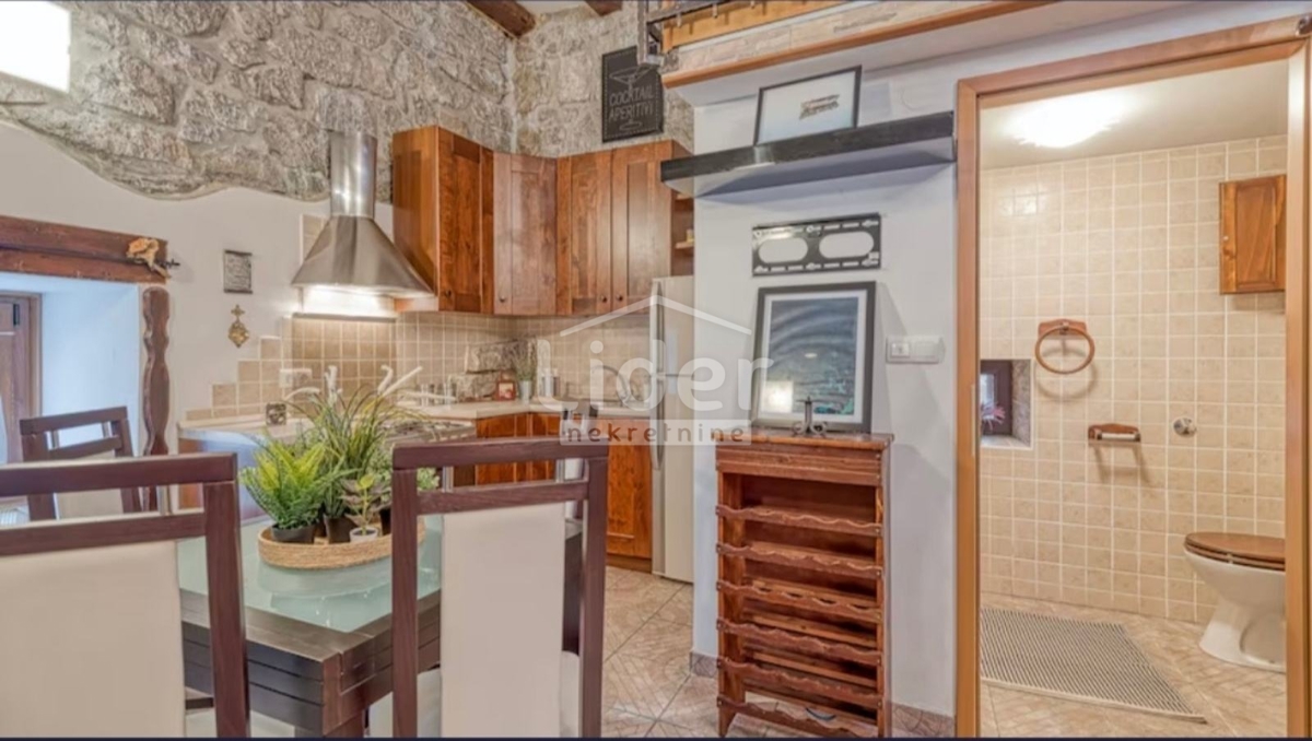 JUŠIĆI Due appartamenti con ingressi separati e terrazza