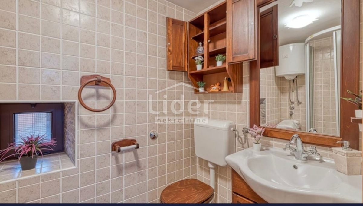 JUŠIĆI Due appartamenti con ingressi separati e terrazza