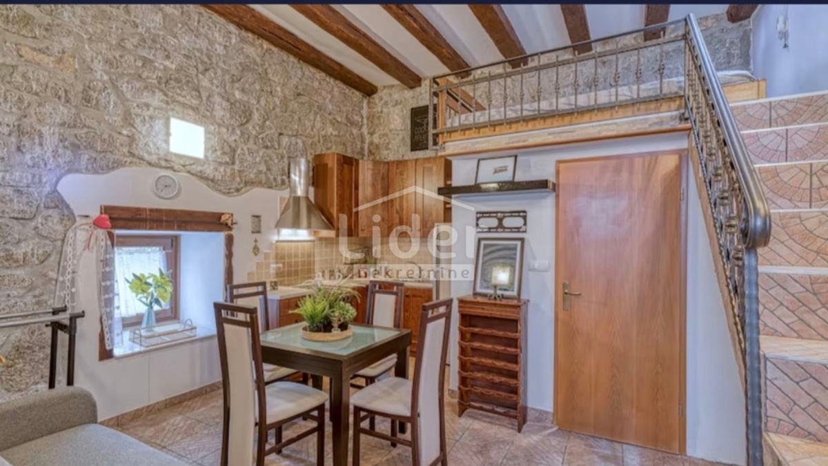 JUŠIĆI Due appartamenti con ingressi separati e terrazza