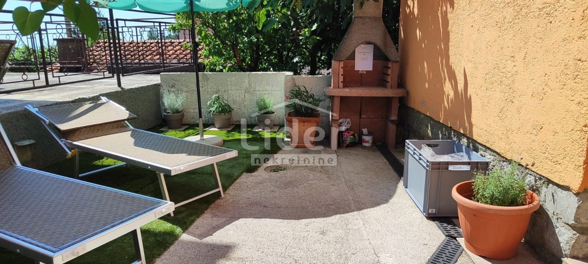 JUŠIĆI Due appartamenti con ingressi separati e terrazza