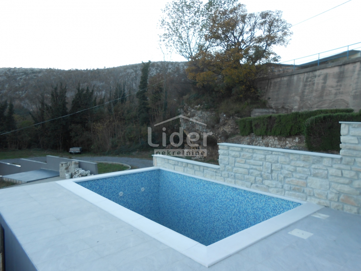 BRIBIR Casa ristrutturata con ampio giardino e piscina