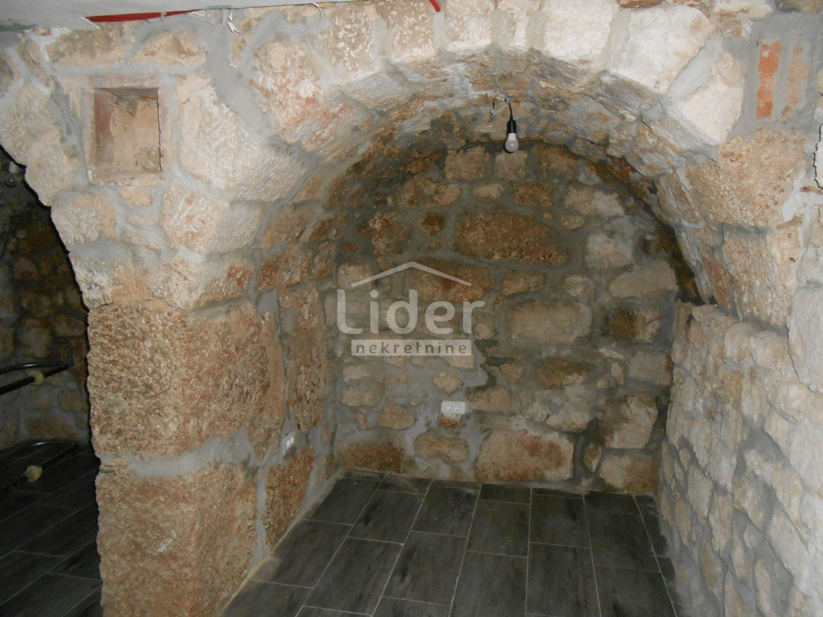 BRIBIR Casa ristrutturata con ampio giardino e piscina