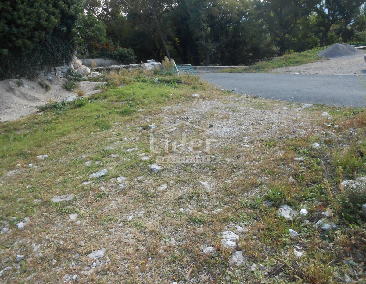 ANTOVO (GRIŽANE) Terreno edificabile di 339 m2