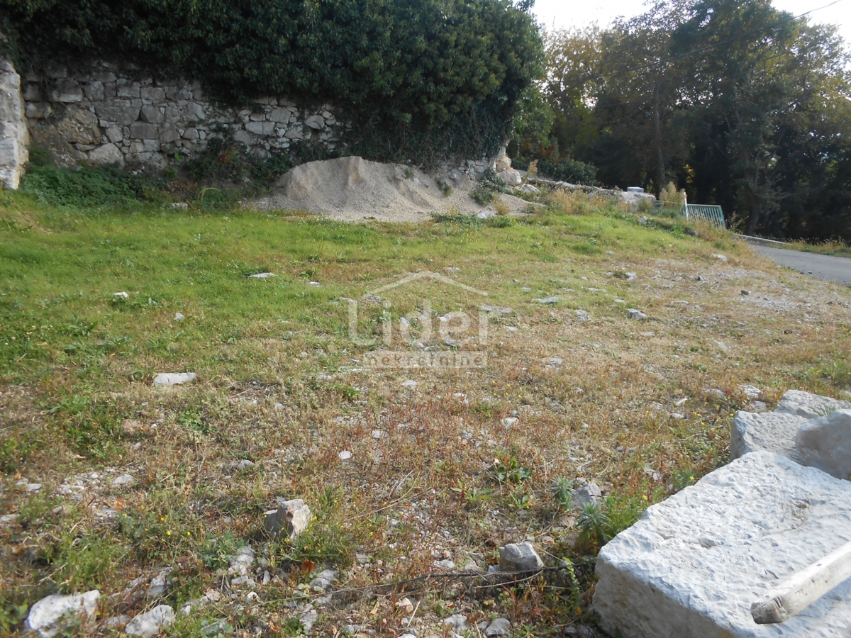 ANTOVO (GRIŽANE) Terreno edificabile di 339 m2