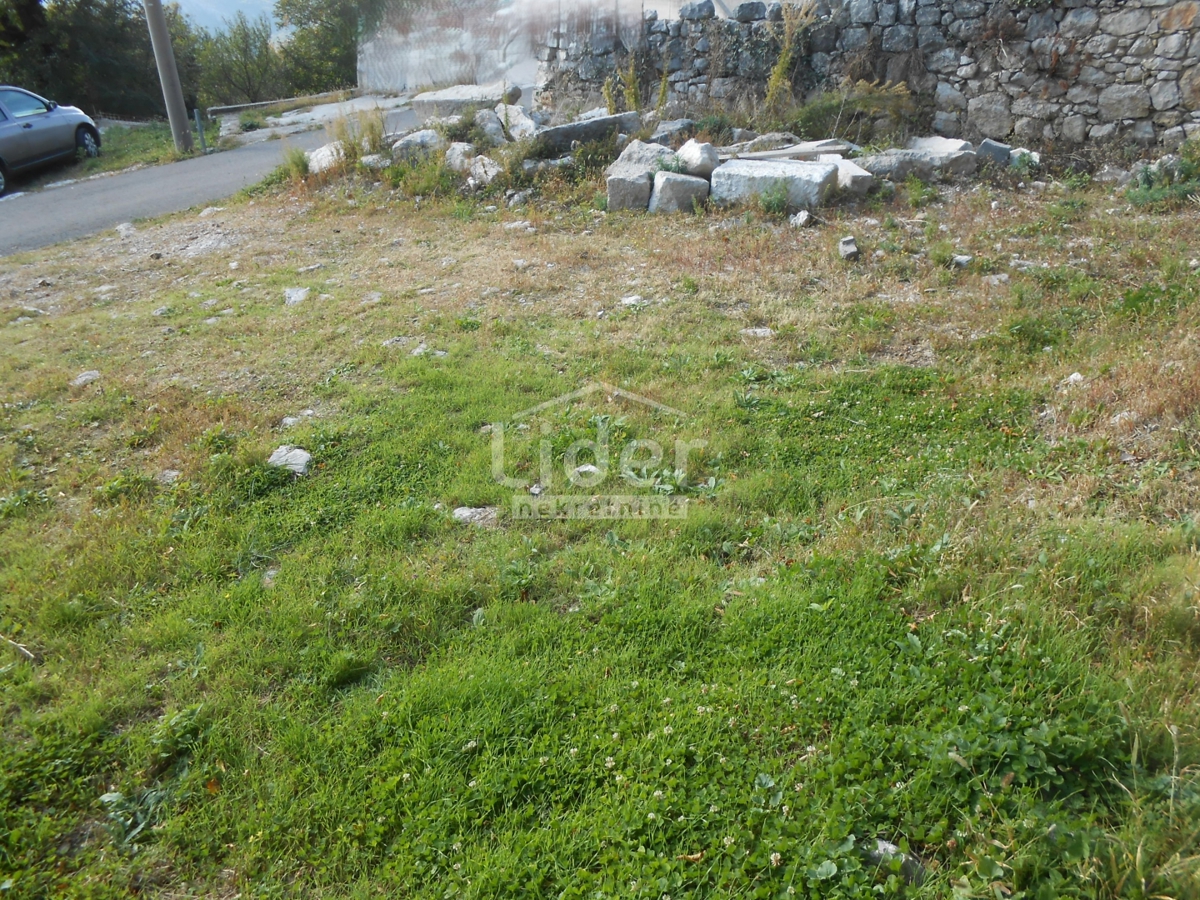 ANTOVO (GRIŽANE) Terreno edificabile di 339 m2