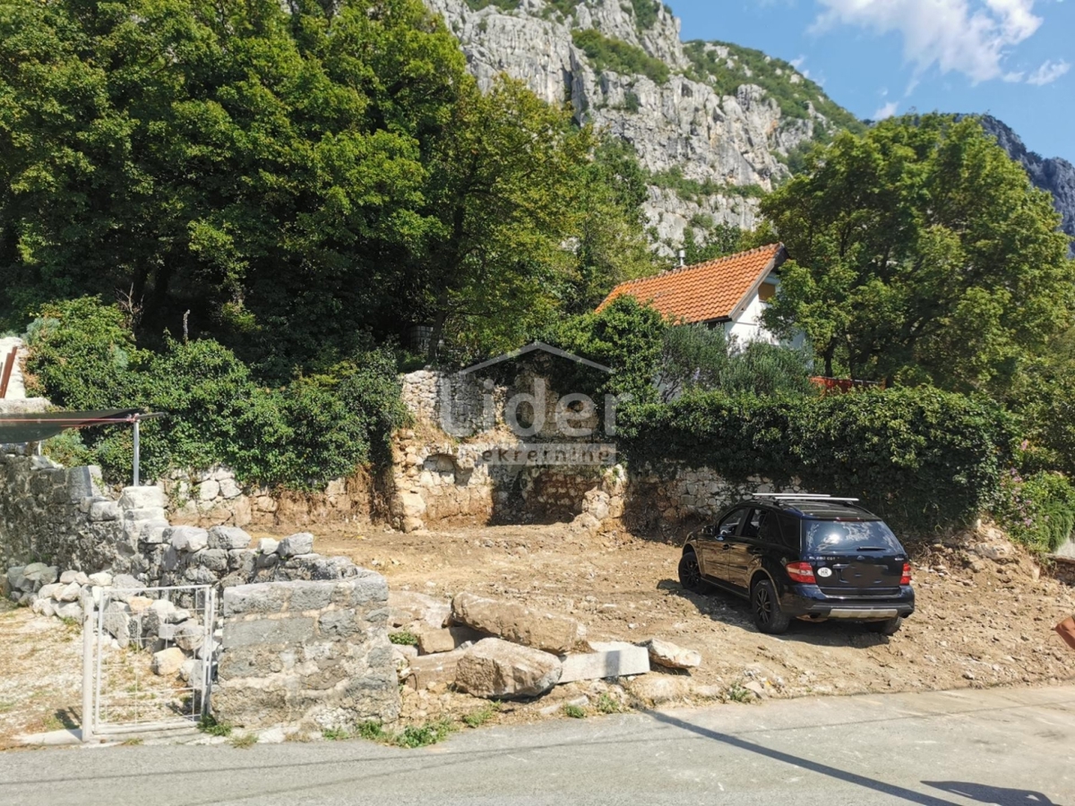 ANTOVO (GRIŽANE) Terreno edificabile di 339 m2