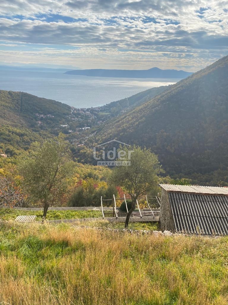 MOŠĆENIČKA DRAGA, 2 case in pietra, a 2,4 km dal mare