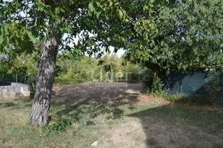Buje, tenuta con 4 case e giardino