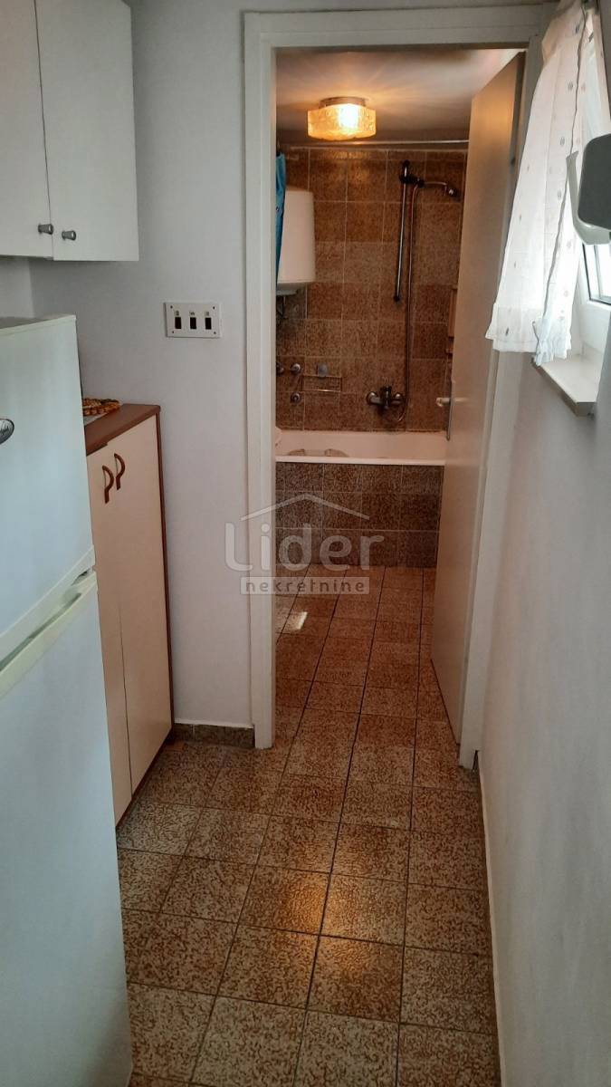 Casa CRIKVENICA, 2 appartamenti, garage, 200m2