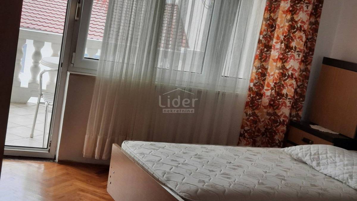 Casa CRIKVENICA, 2 appartamenti, garage, 200m2