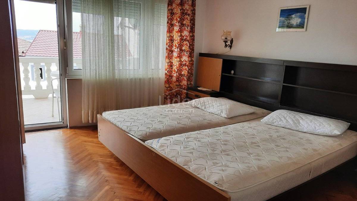 Casa CRIKVENICA, 2 appartamenti, garage, 200m2