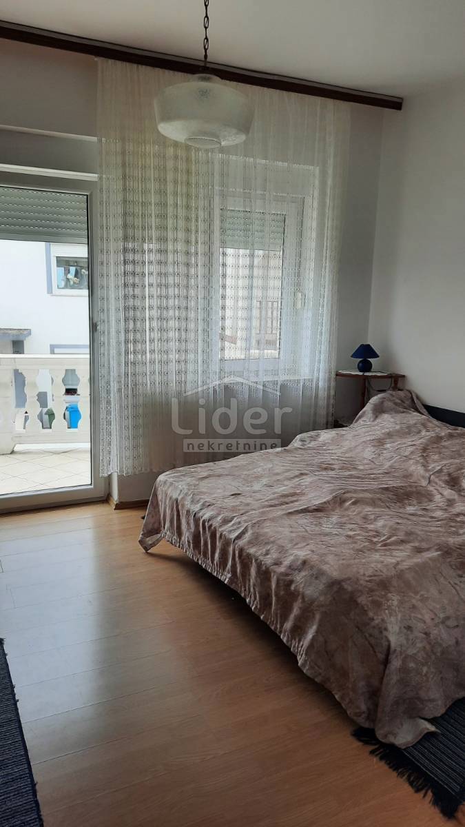 Casa CRIKVENICA, 2 appartamenti, garage, 200m2