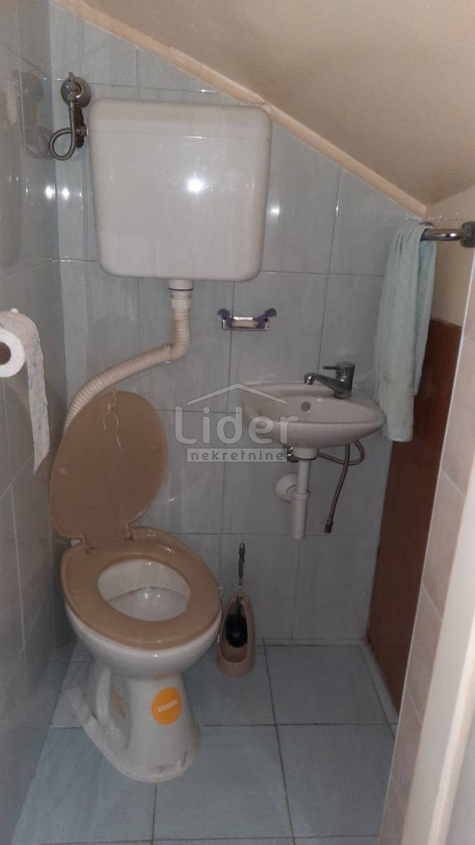 Casa CRIKVENICA, 2 appartamenti, garage, 200m2