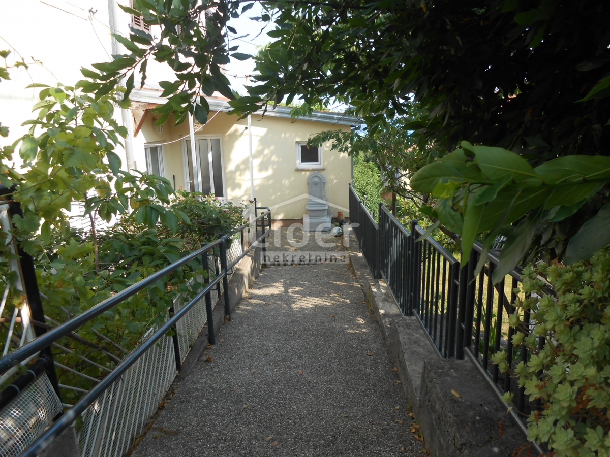 TURNIĆ Appartamento con ampia terrazza e vista mare