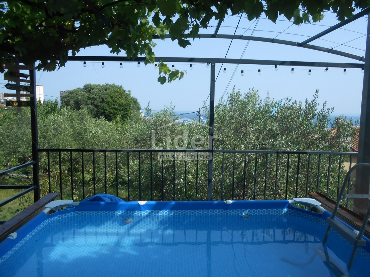 TURNIĆ Appartamento con ampia terrazza e vista mare