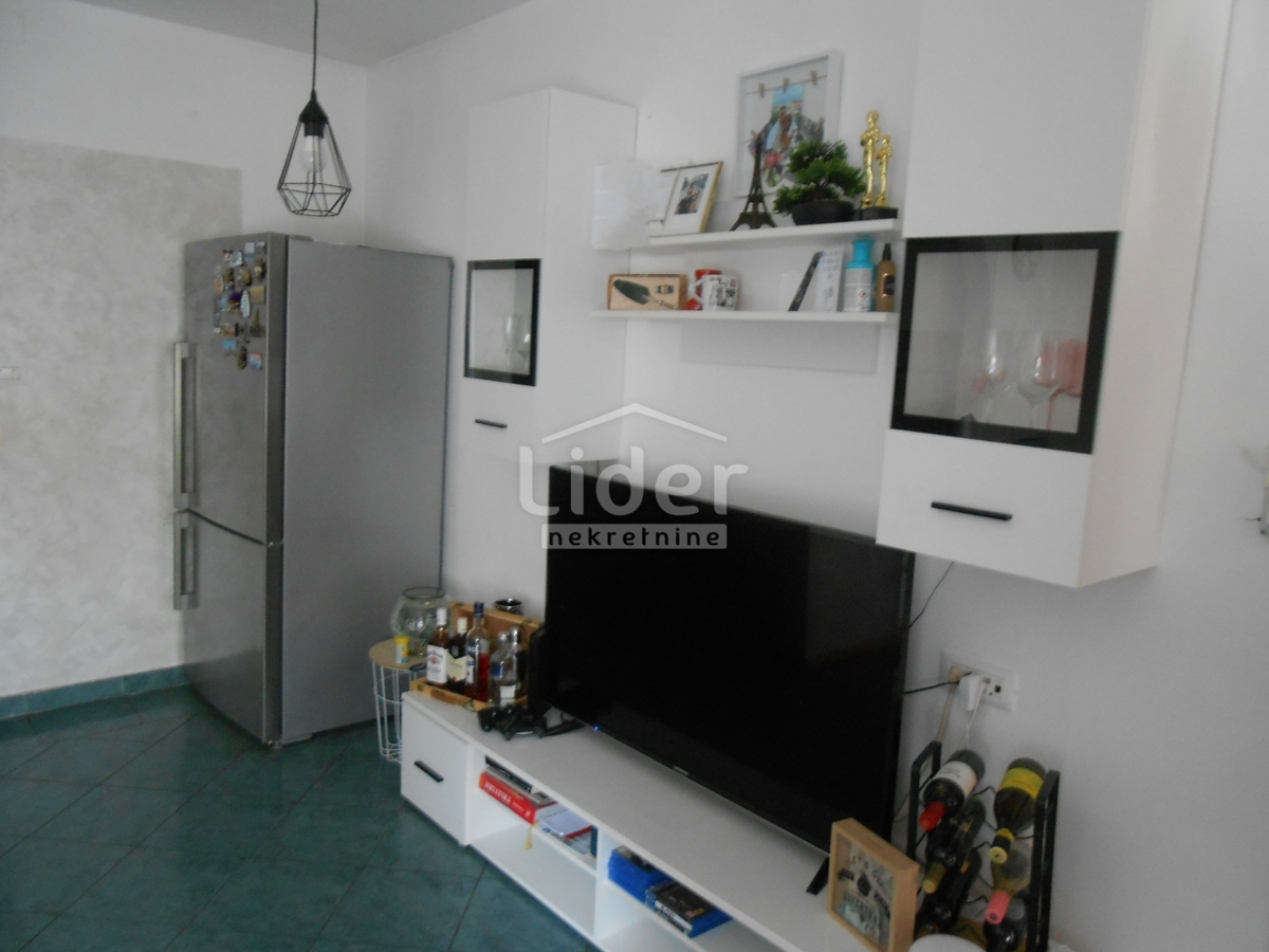 TURNIĆ Appartamento con ampia terrazza e vista mare