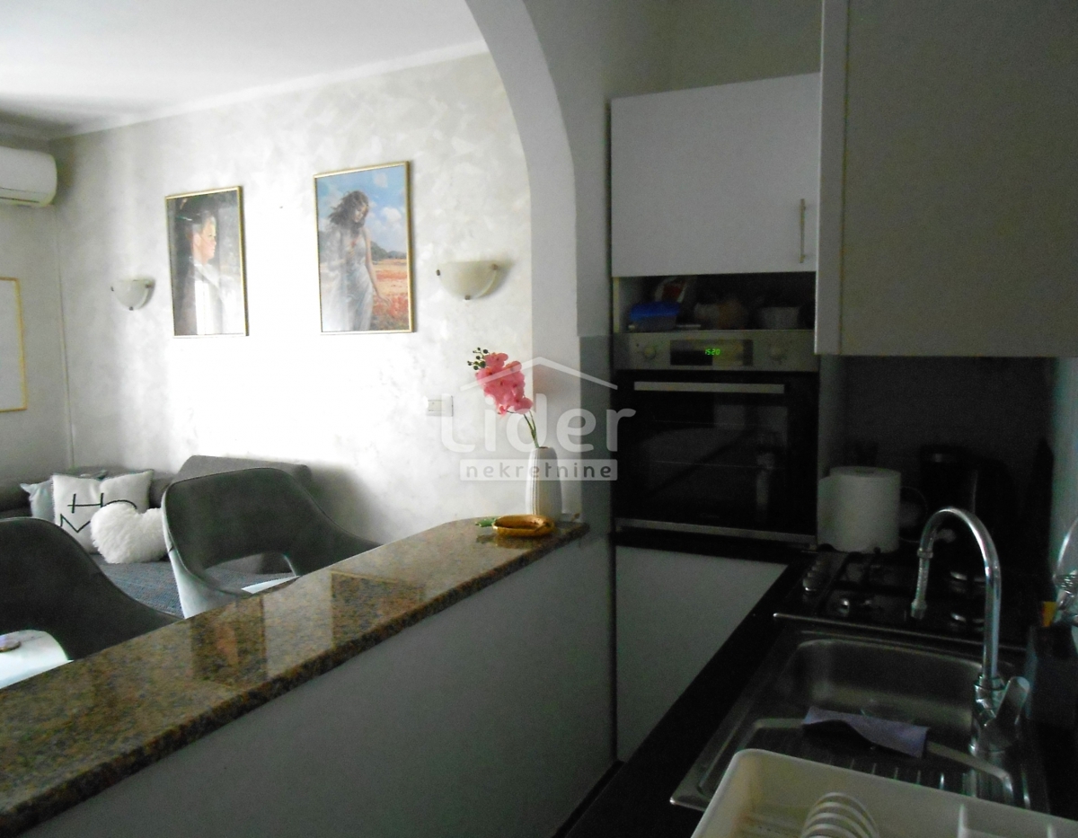 TURNIĆ Appartamento con ampia terrazza e vista mare