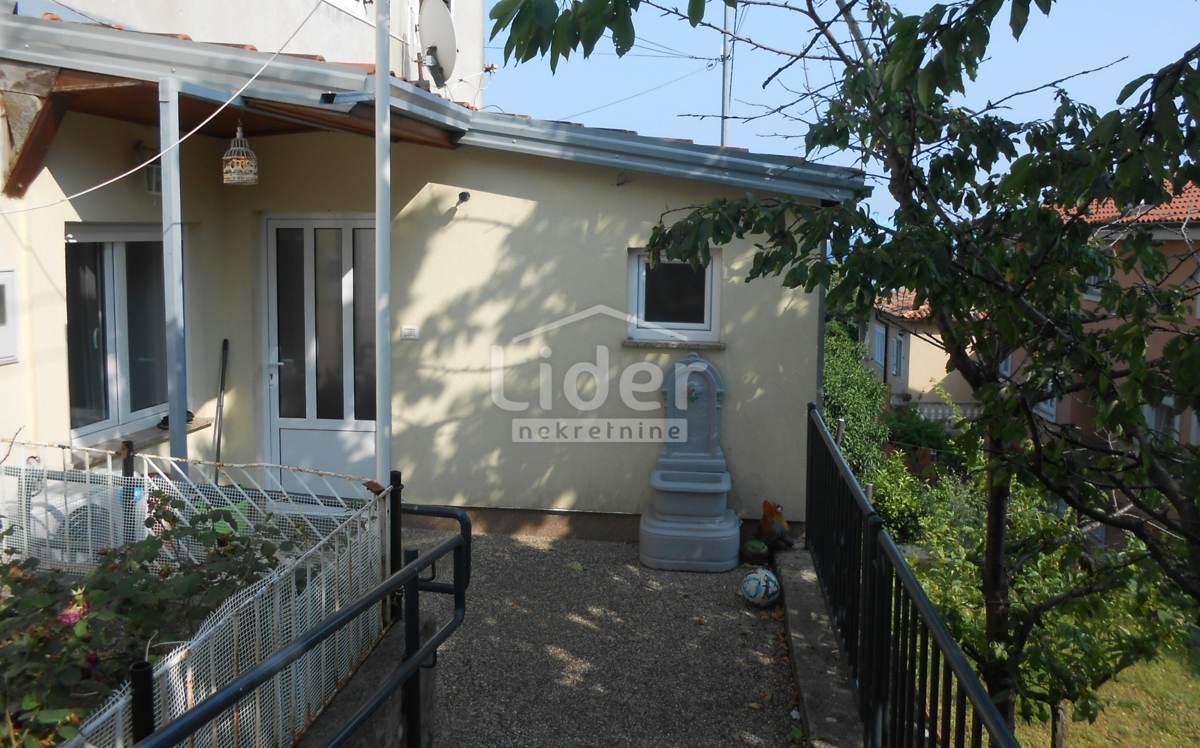 TURNIĆ Appartamento con ampia terrazza e vista mare