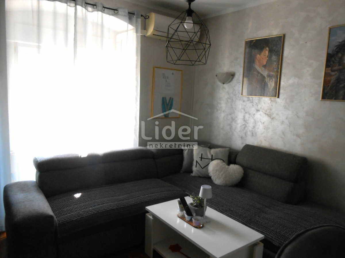 TURNIĆ Appartamento con ampia terrazza e vista mare