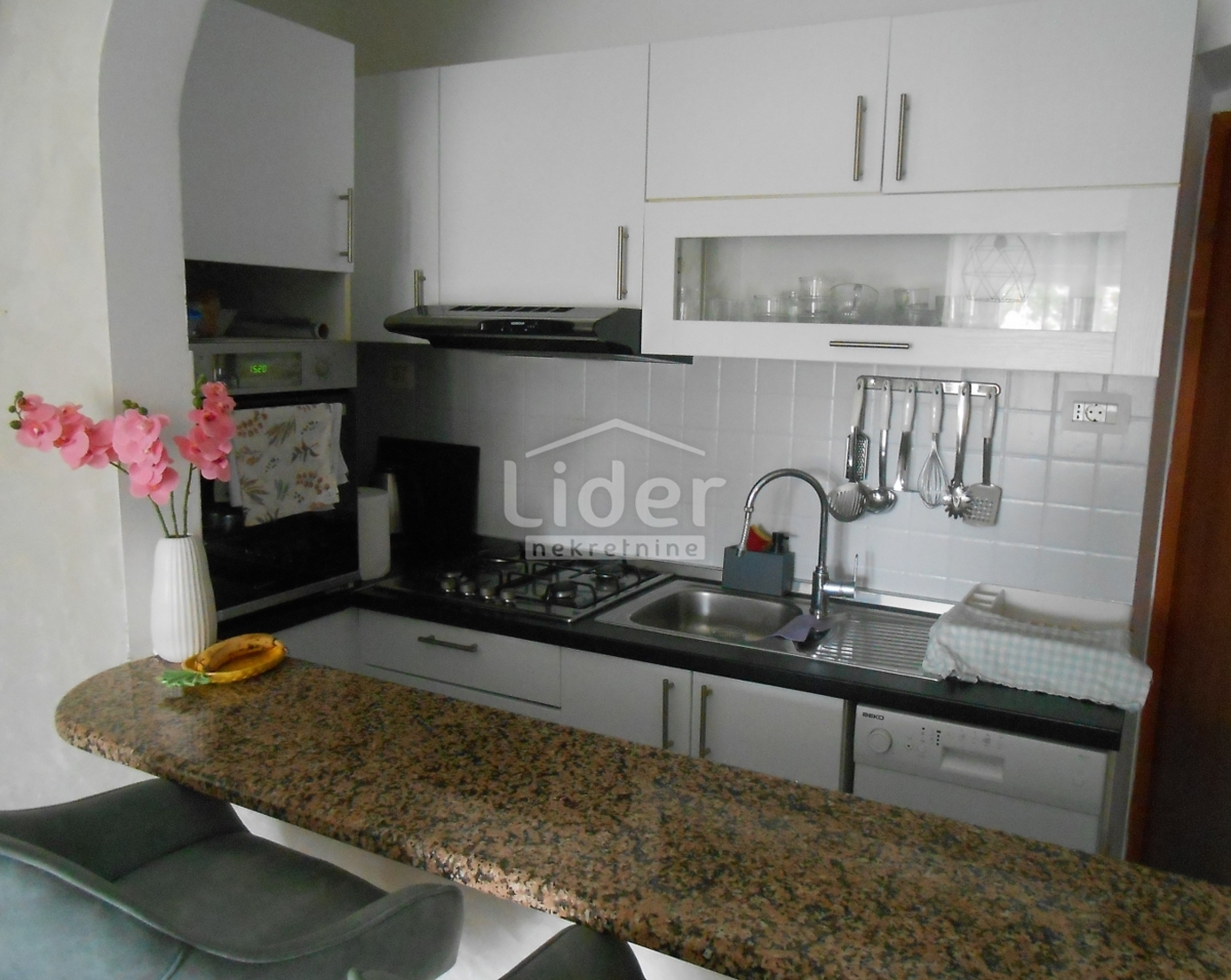 TURNIĆ Appartamento con ampia terrazza e vista mare