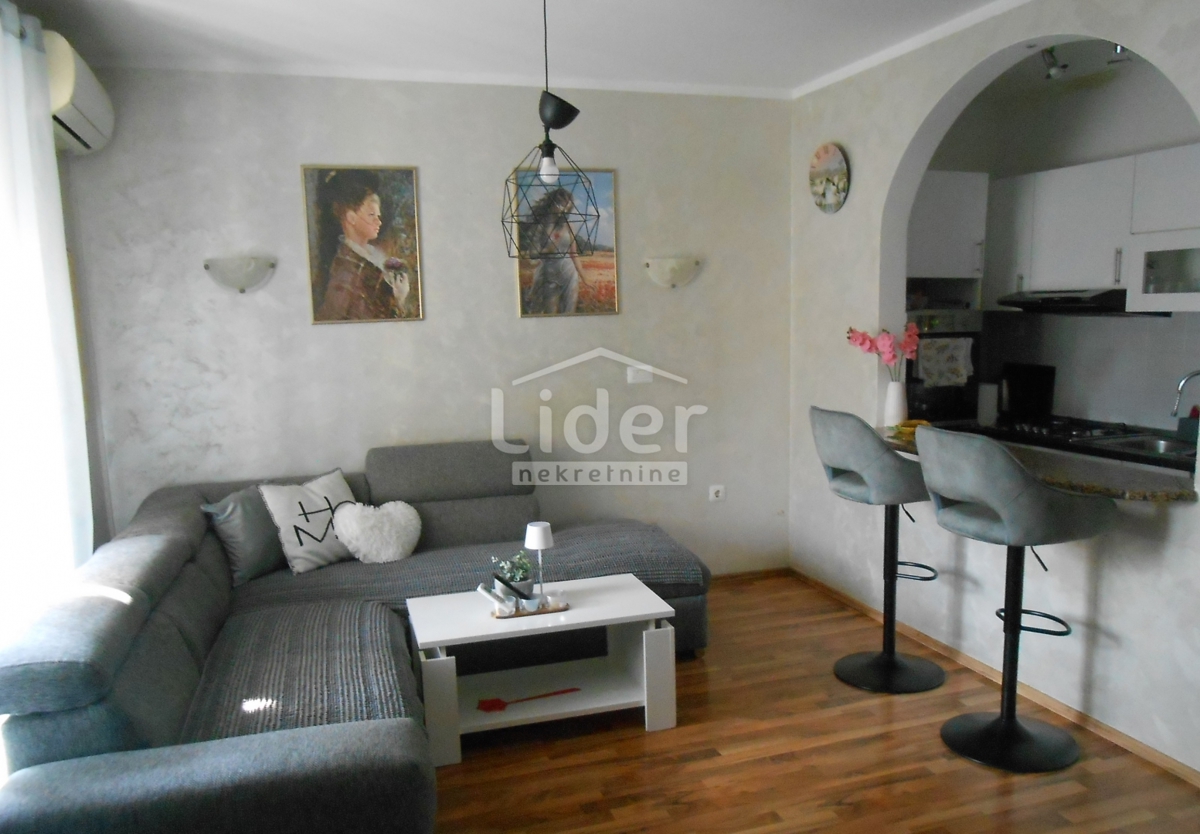 TURNIĆ Appartamento con ampia terrazza e vista mare