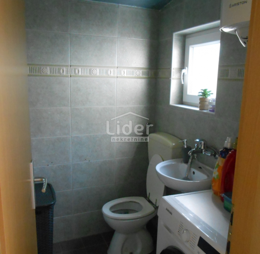 TURNIĆ Appartamento con ampia terrazza e vista mare