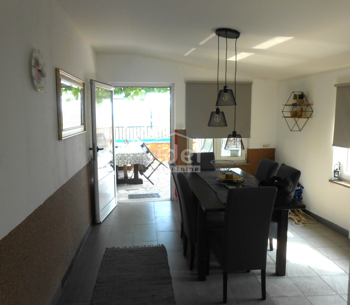 TURNIĆ Appartamento con ampia terrazza e vista mare