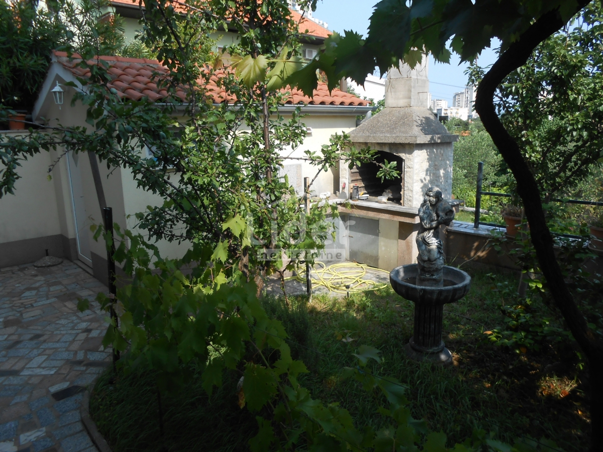 TURNIĆ Appartamento con ampia terrazza e vista mare