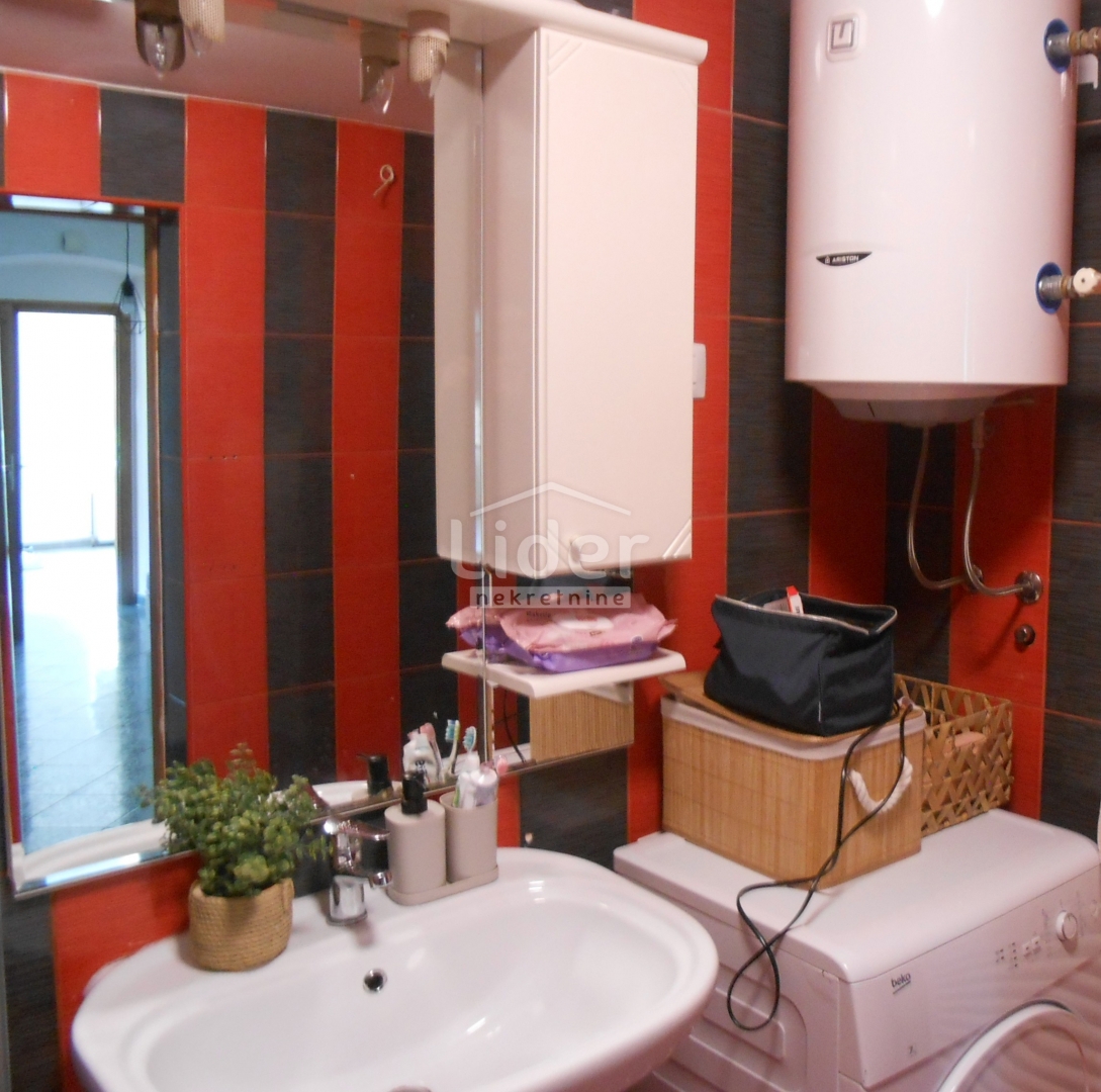 TURNIĆ Appartamento con ampia terrazza e vista mare