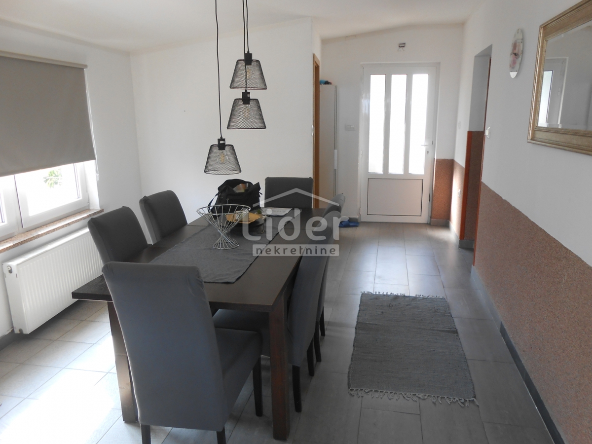 TURNIĆ Appartamento con ampia terrazza e vista mare