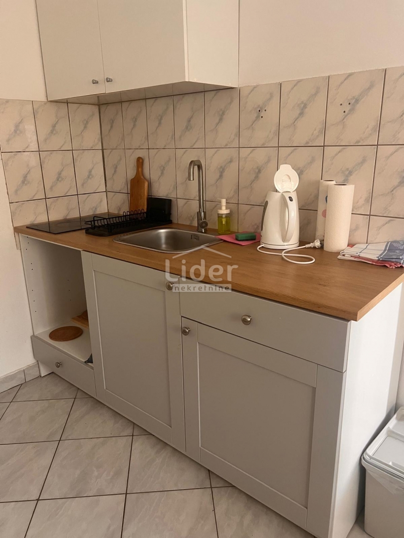 Gornji Karin, casa in vendita prima fila al mare