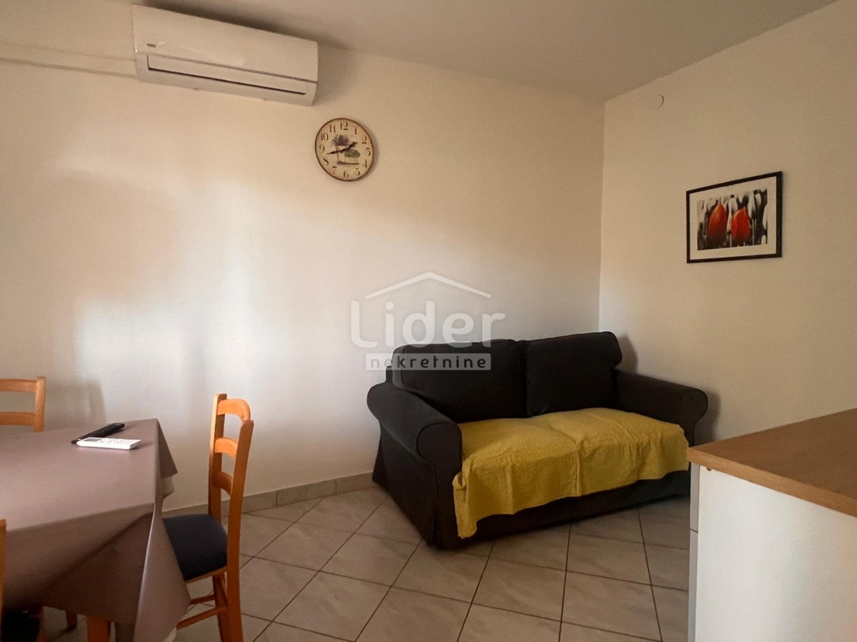 Gornji Karin, casa in vendita prima fila al mare