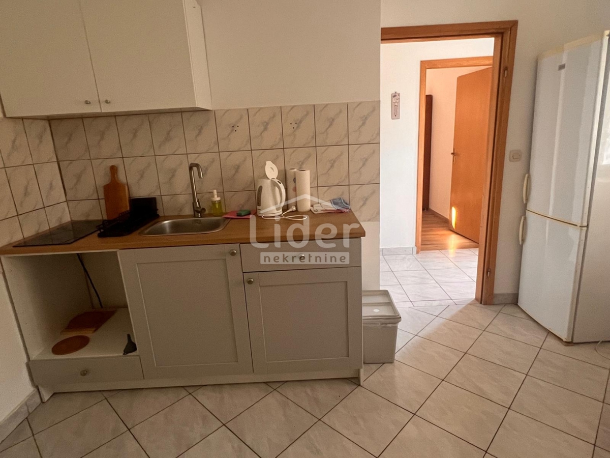 Gornji Karin, casa in vendita prima fila al mare