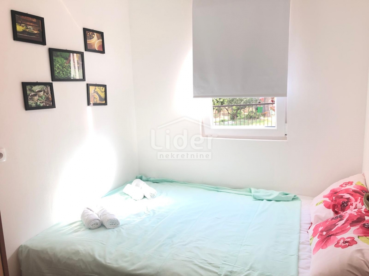 Gornji Karin, casa in vendita prima fila al mare