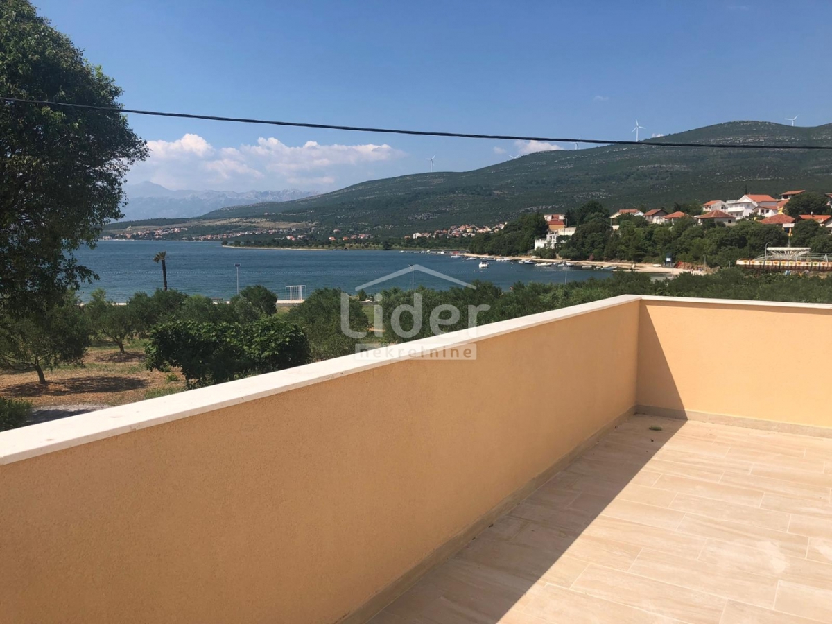 Gornji Karin, casa in vendita prima fila al mare