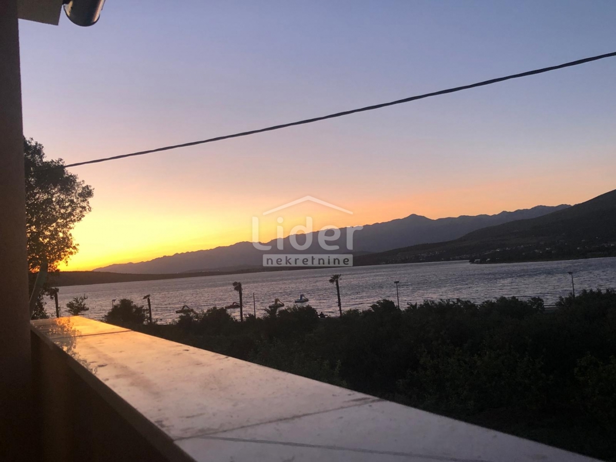 Gornji Karin, casa in vendita prima fila al mare