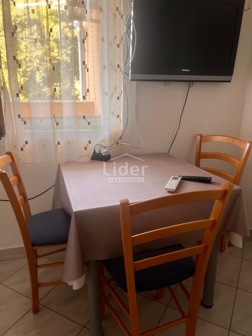 Gornji Karin, casa in vendita prima fila al mare