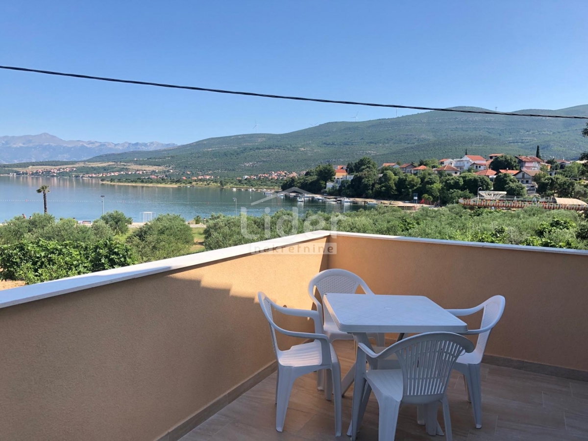 Gornji Karin, casa in vendita prima fila al mare