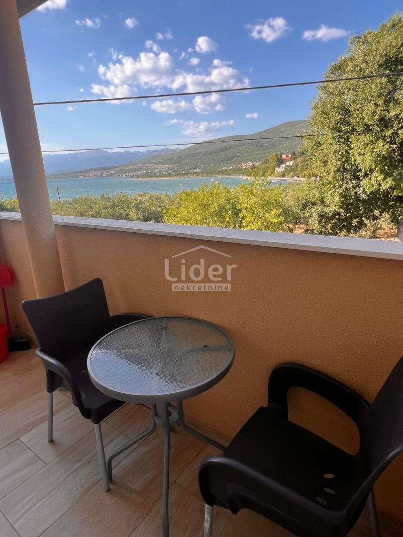 Gornji Karin, casa in vendita prima fila al mare